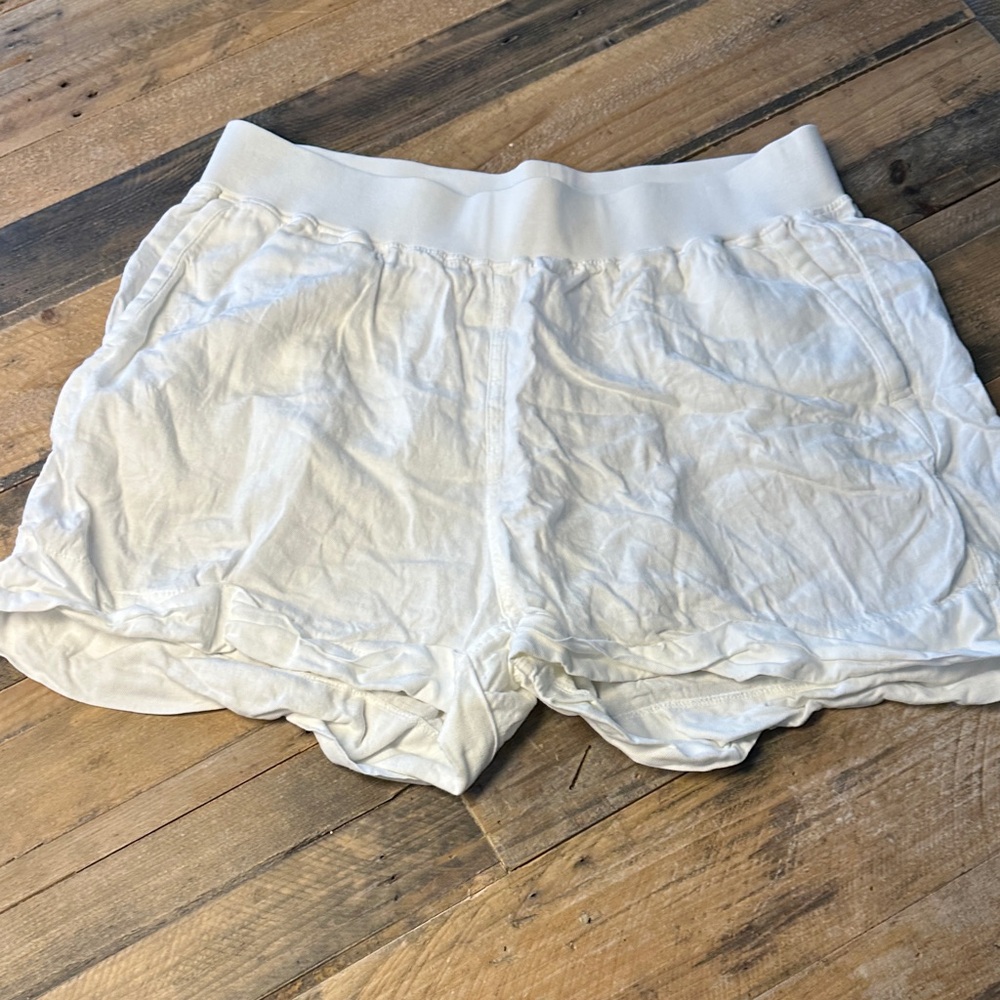 Faherty White Women's Shorts